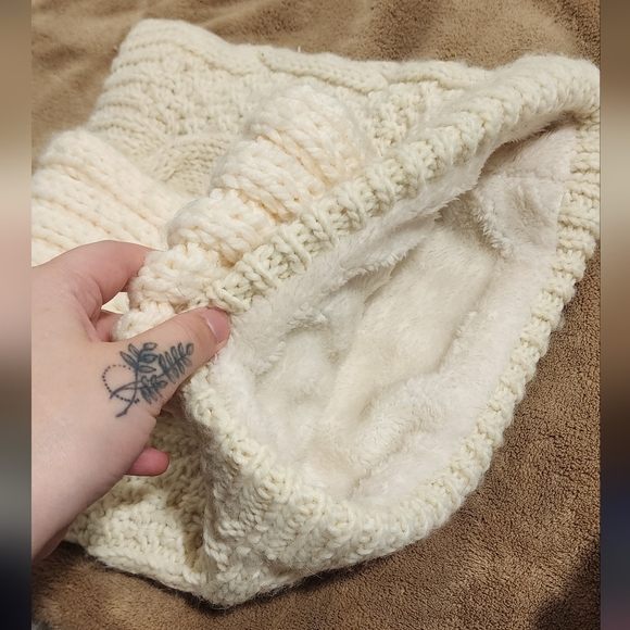 Cozy Winter Accessories Set - Picture 6 of 8